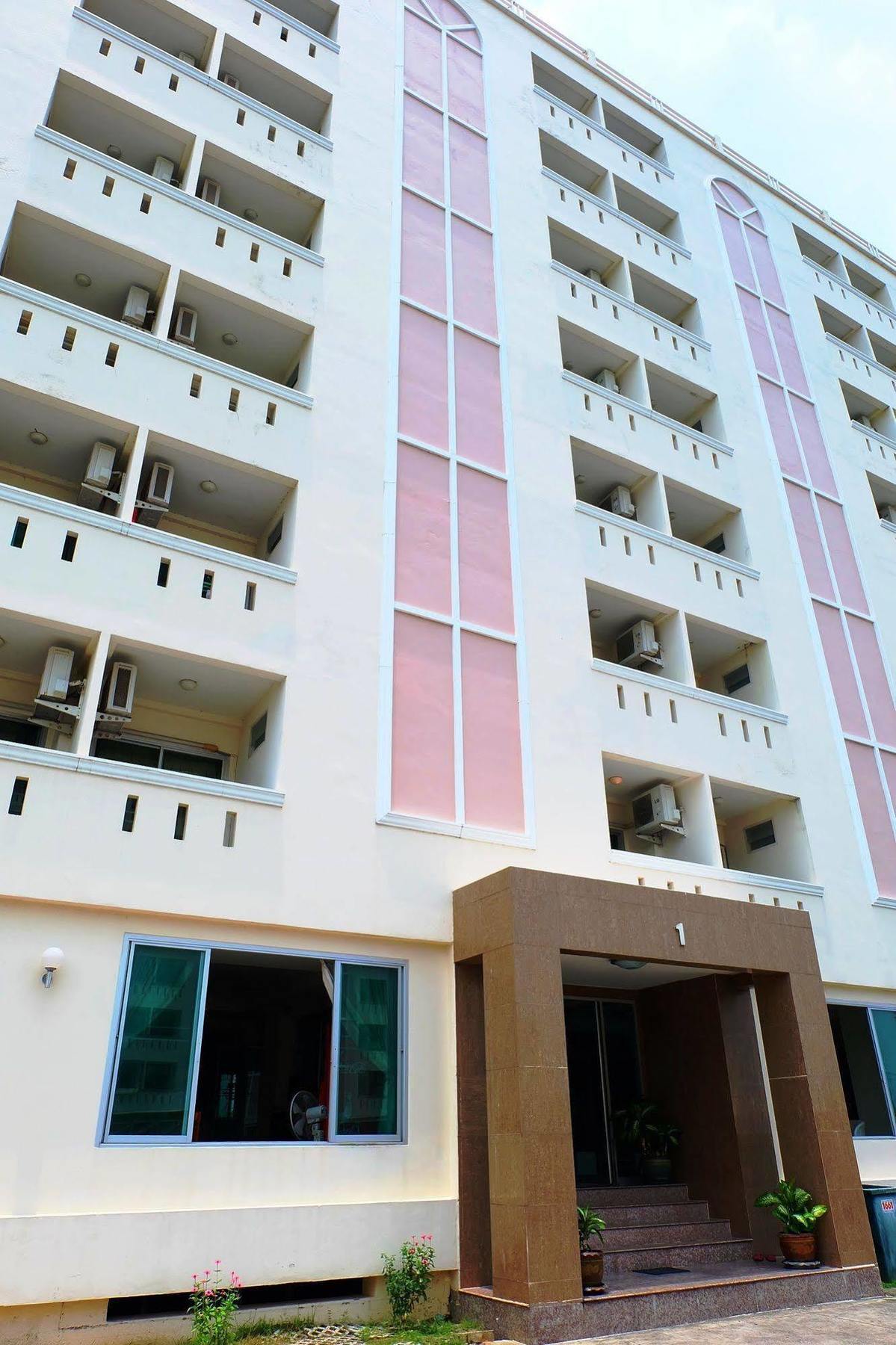 Larrivee Hotel Bang Bo Exterior photo