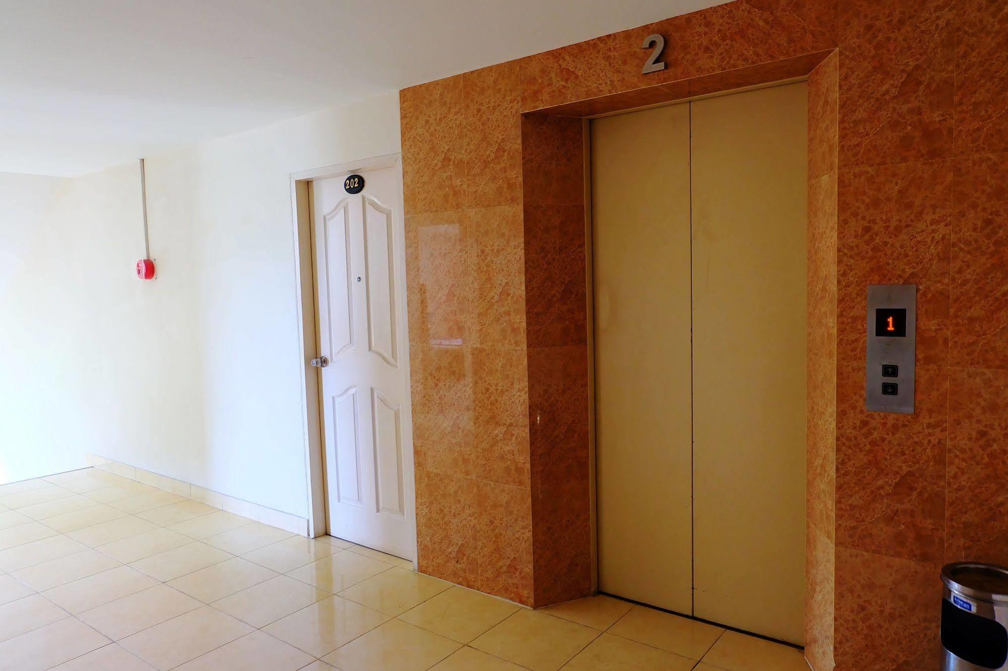 Larrivee Hotel Bang Bo Exterior photo