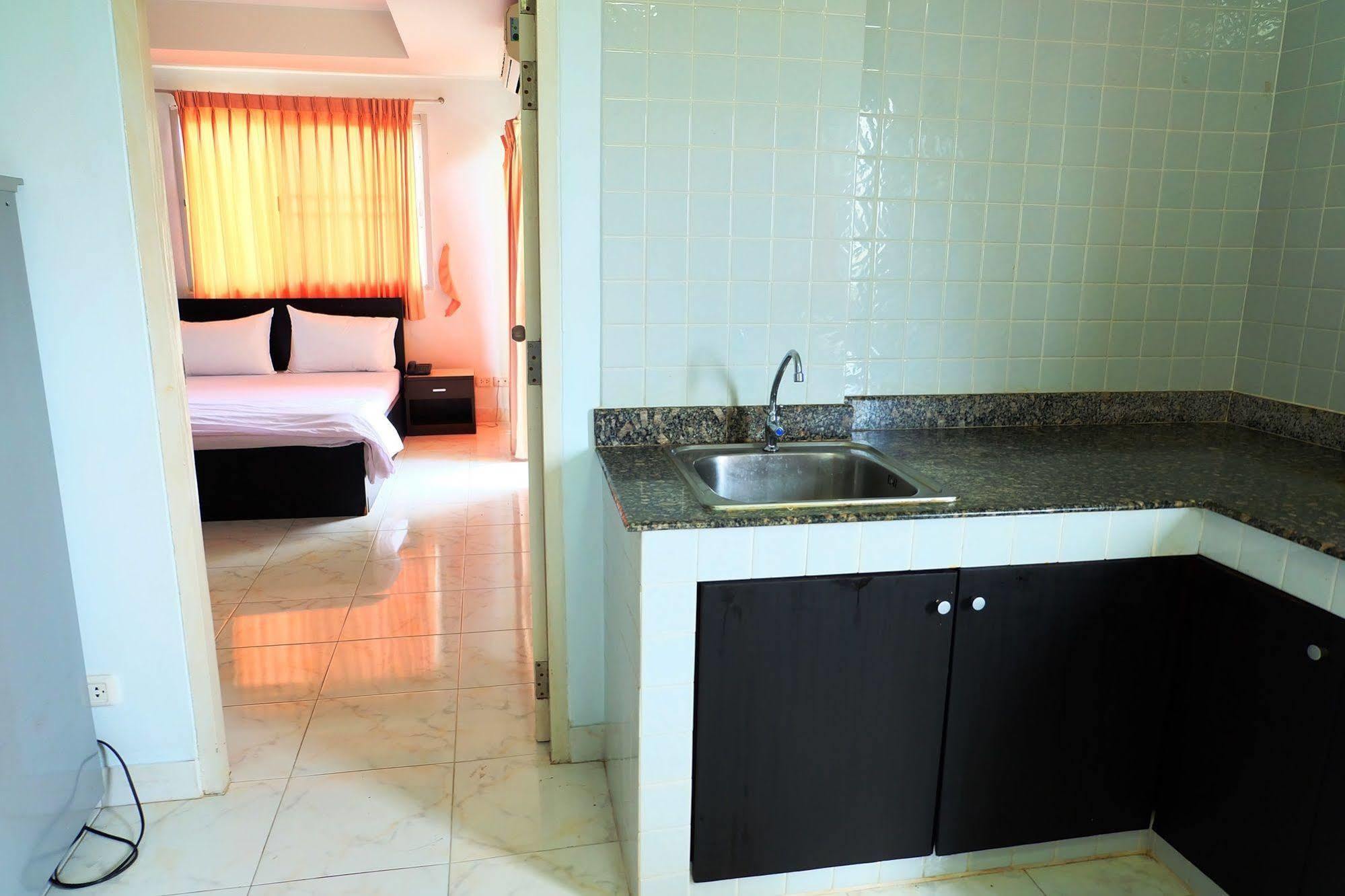 Larrivee Hotel Bang Bo Exterior photo