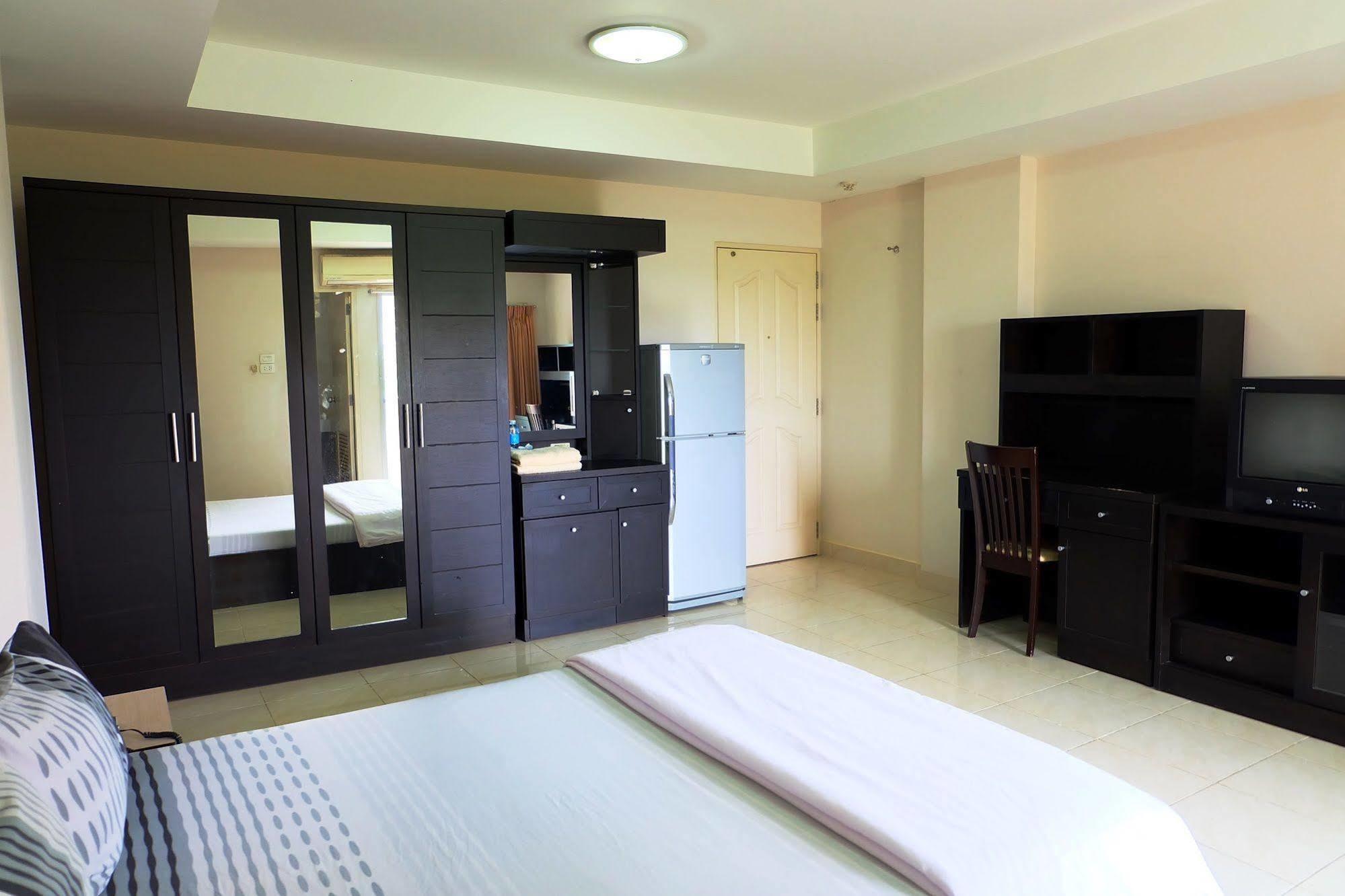 Larrivee Hotel Bang Bo Exterior photo
