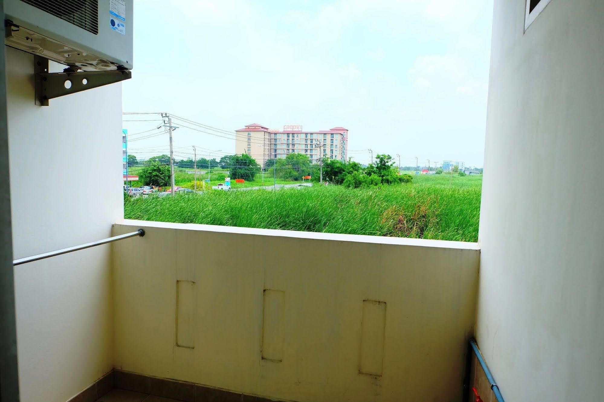 Larrivee Hotel Bang Bo Exterior photo