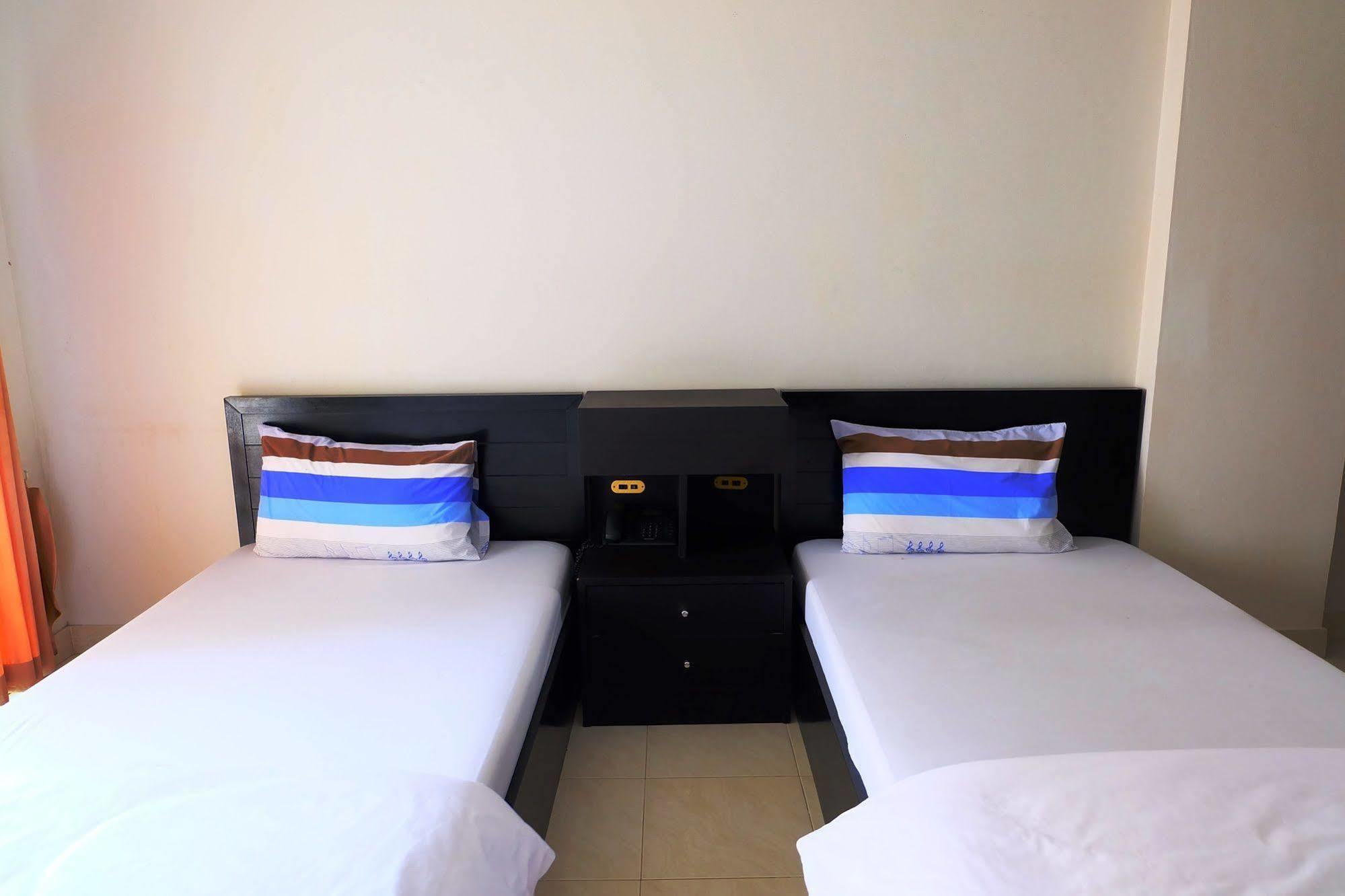 Larrivee Hotel Bang Bo Exterior photo