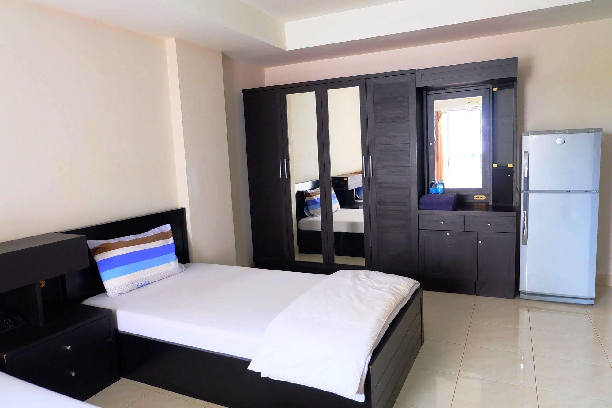 Larrivee Hotel Bang Bo Exterior photo